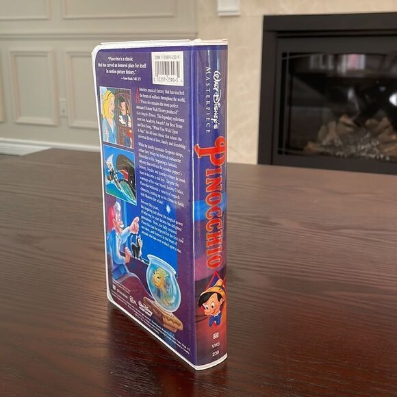 ✨HOST PICK✨ Disney’s Original Pinocchio Masterpiece collection 1940 on VHS Rest… - Picture 2 of 4